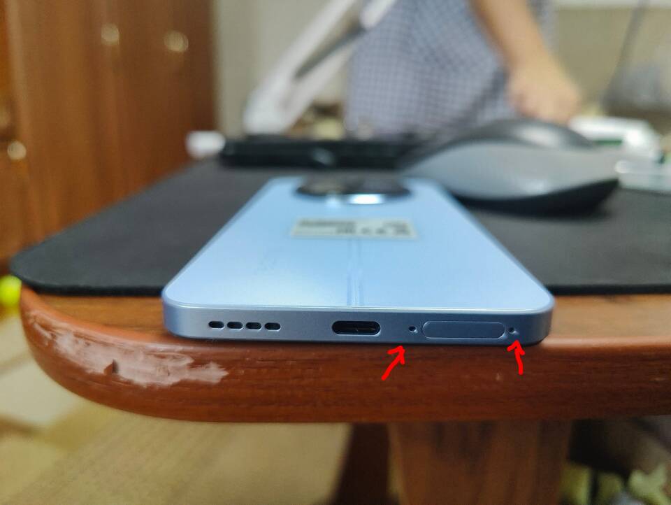 Чем открыть разъем для SIM-карты