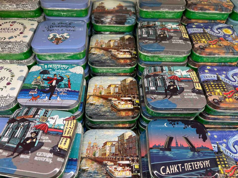 Что отправить из Санкт-Петербурга: лучшие сувениры и подарки