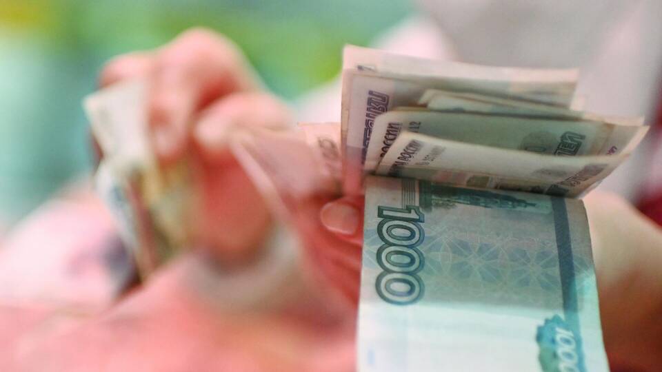 Как начисляют заработную плату с учетом МРОТ