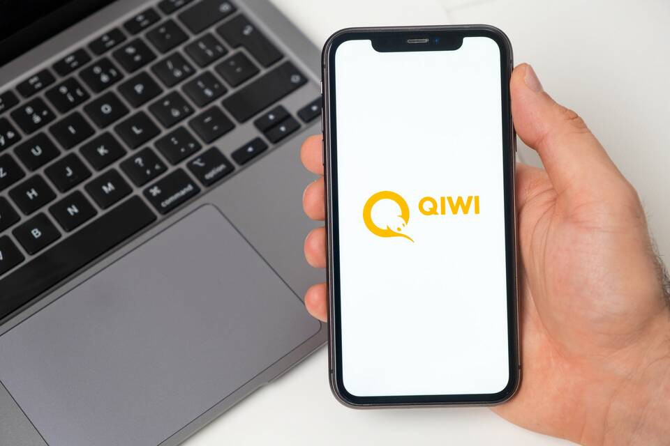 Как перевести деньги с QIWI кошелька