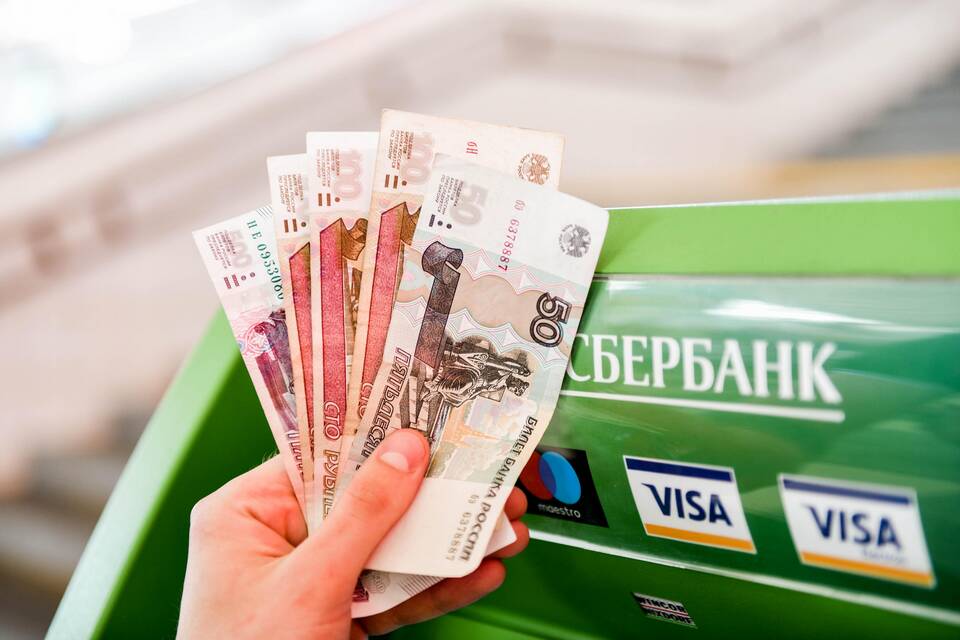 Лимиты снятия наличных с карты Моментум Сбербанка